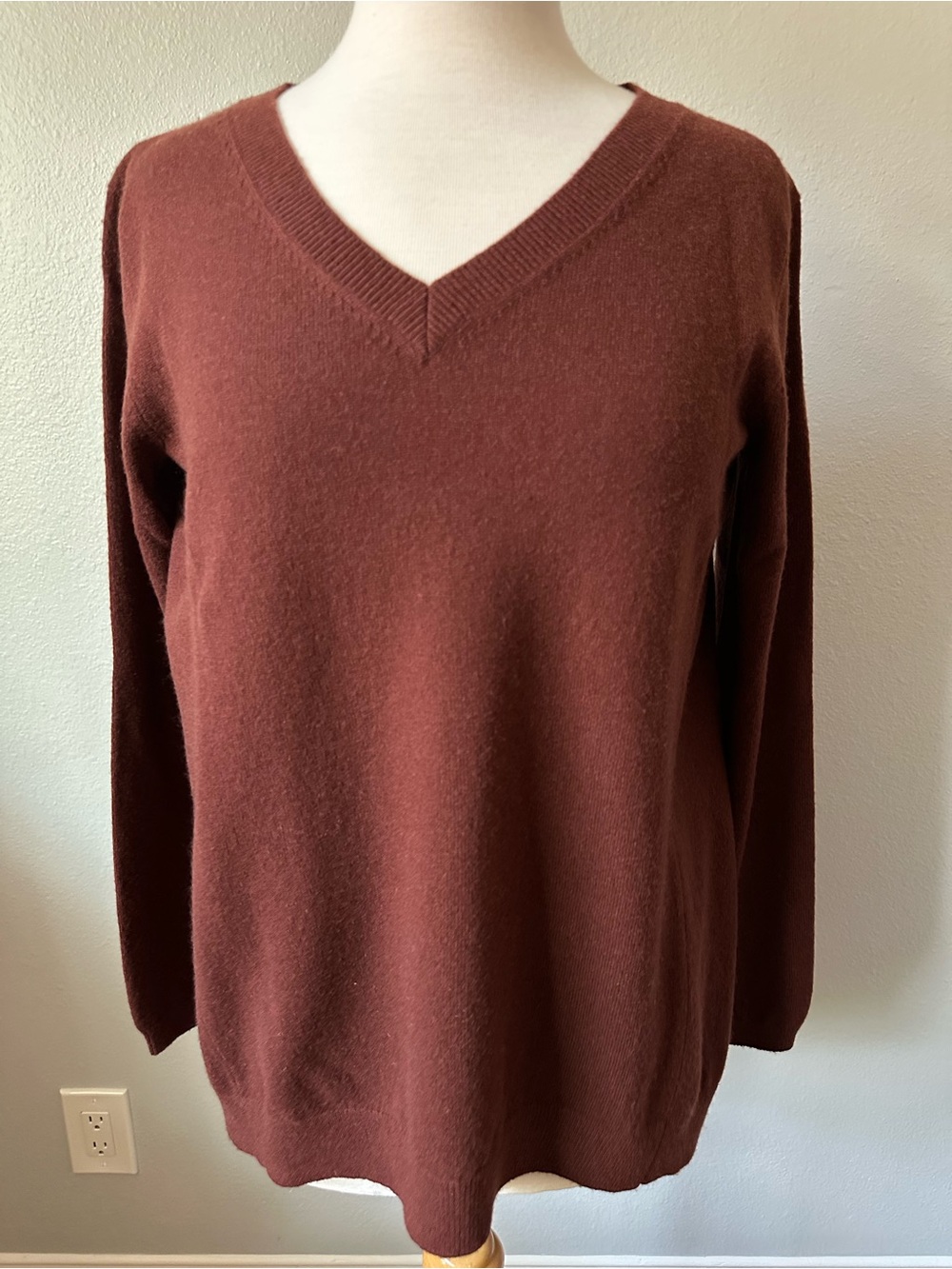 Vince Women's V-Neck Long Sleeve Sweater - Chestnut Brown